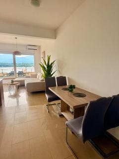Beautiful Seaview Spacious two bedroom flat - 7