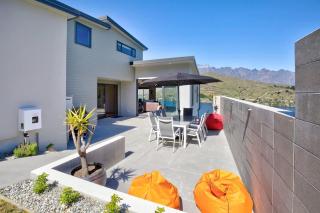 Ultimate Heights Queenstown Jaw-dropping views and Hot Tub - 3