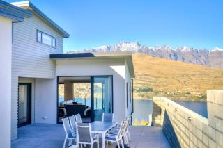 Ultimate Heights Queenstown Jaw-dropping views and Hot Tub - 1