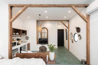 Prime Retreat - Near Hoan Kiem Lake - Balcony - 1