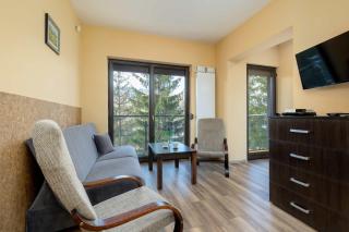 Apartament z Parkingiem & Balkonem Domowa Atmosfera w Górskiej Scenerii by Noclegi Renters - 4