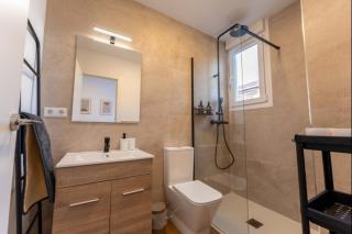 Spacious Deluxe Basement Ideal for 8 guests - 9