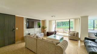 4BR 240 m² Pool Next to El Tesoro Mall - 1