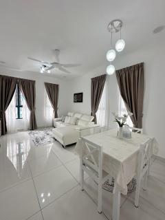 Stay & Rest - The Luxe Lodge - 0