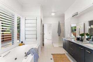 Pacific Heights - 4 bed Pool AC Panoramic Views - 4