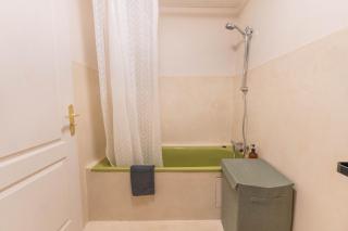 T2 chaleureux au coeur des vignes -vue place de Condrieu-long séjour possible - 5