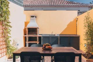 Funchal City Yellow Townhouse and Terrace - 9