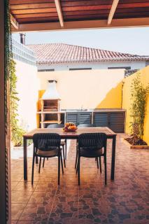Funchal City Yellow Townhouse and Terrace - 1