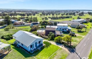 Your coastal retreat awaits at Birdies & Waves - linen and towels inc - 7