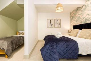 Relaxed, Spacious & Ideal for Small Families - 5