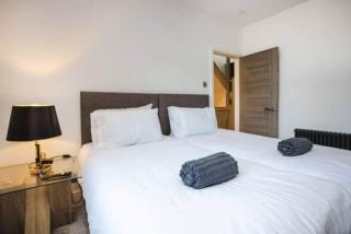 The Luxe Retreat with Hot Tub - 8