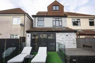 The Luxe Retreat with Hot Tub - 4