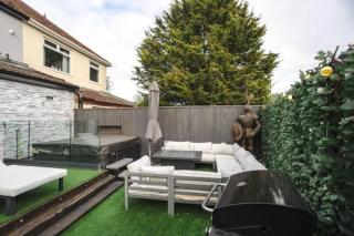 The Luxe Retreat with Hot Tub - 3