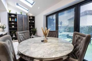 The Luxe Retreat with Hot Tub - 9