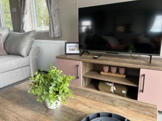 NEW 2025 Modern 3Bedrooms Lodge Walk to Beach - 0