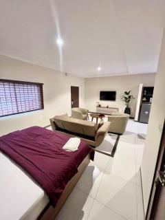 Elegant Studio Haven Offering Peace, Comfort & Style - 8