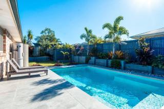 Theme Park Retreat - Sunlit Stillness by the Pool - 5