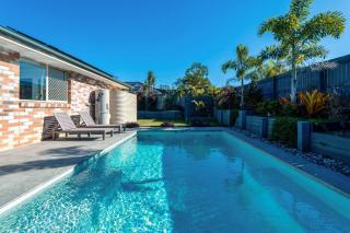 Theme Park Retreat - Sunlit Stillness by the Pool - 2