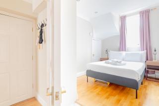 Tastefully Curated 2BDR Flat in Maida Vale London - 4