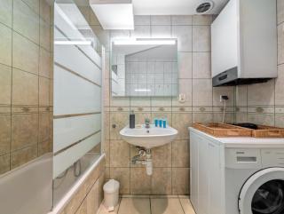 Rynek Wrocław 3-Bedroom Apartment by BookingHost - 9