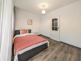 Rynek Wrocław 3-Bedroom Apartment by BookingHost - 8