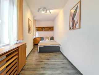 Rynek Wrocław 3-Bedroom Apartment by BookingHost - 5
