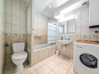 Rynek Wrocław 3-Bedroom Apartment by BookingHost - 7