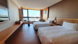 Golden Lake Hotel - 8