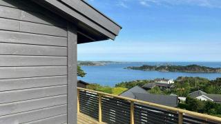 Beautiful Cabin With Ocean View In Lyngmyr - 8