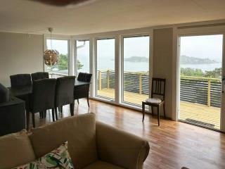 Beautiful Cabin With Ocean View In Lyngmyr - 6