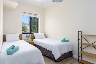 3 Bed On The Beach with Ocean Views from 2 Balconies - 8