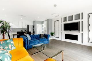 4-BR House Near-Harry Potter-SkyStudios1-Family & Work Stays - 1