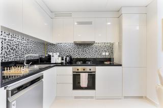 Serene 2BR with Canal Views, 7 Mins to Burj Khalifa - 5