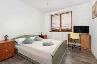 Cozy Apartment with a Perfect Location by Noclegi Renters - 0