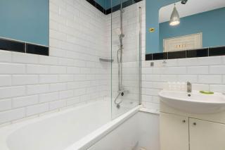 Cozy Apartment with a Perfect Location by Noclegi Renters - 7