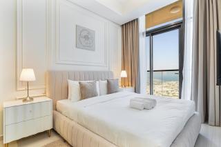 Serene 2BR with Canal Views, 7 Mins to Burj Khalifa - 0