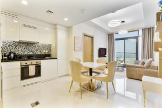 Serene 2BR with Canal Views, 7 Mins to Burj Khalifa - 7
