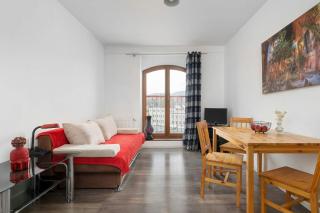 Cozy Apartment with a Perfect Location by Noclegi Renters - 3