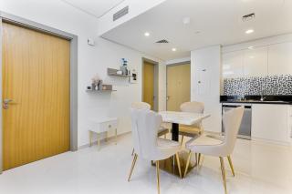 Serene 2BR with Canal Views, 7 Mins to Burj Khalifa - 2