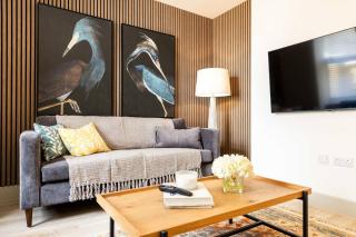 Spacious, Stylish & Central! - 8