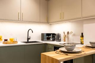 Spacious, Stylish & Central! - 8