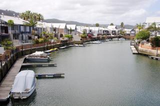 Lagoon View 2BR Getaway Perfect for Relaxation - 6