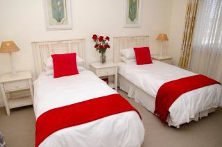 Lagoon View 2BR Getaway Perfect for Relaxation - 5