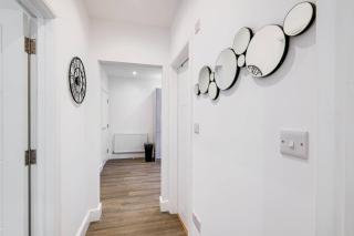 West Hendon Apartment Near Station With Parking 03 - 1