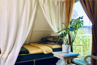 Studio Sleeps 2 with Free Parking - 6