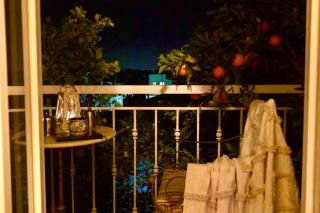 Studio Sleeps 2 with Free Parking - 4