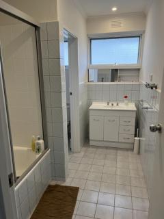 Private Cozy Room in a Spacious Flat in Carnegie - 5