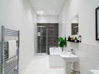 Leeds Victoria Riverside River View Apartments - 5