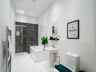 Leeds Victoria Riverside River View Apartments - 2