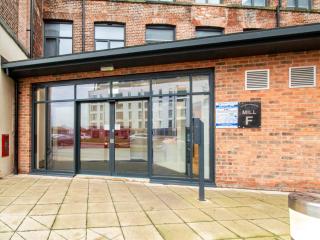 Leeds Victoria Riverside River View Apartments - 3